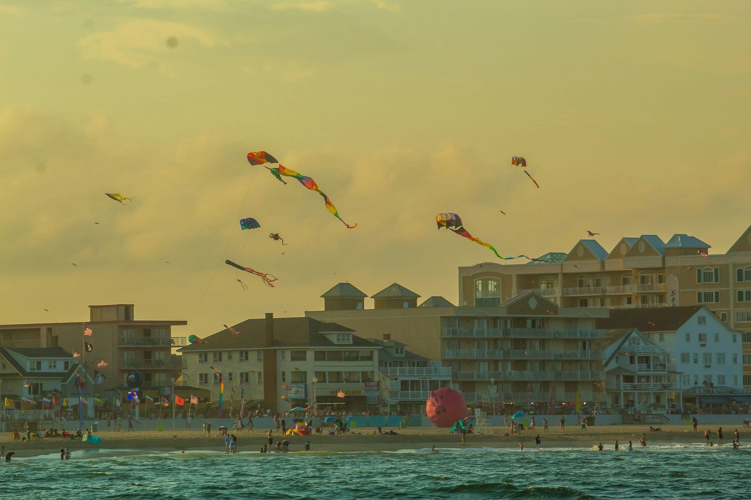 Popular moving destinations background image