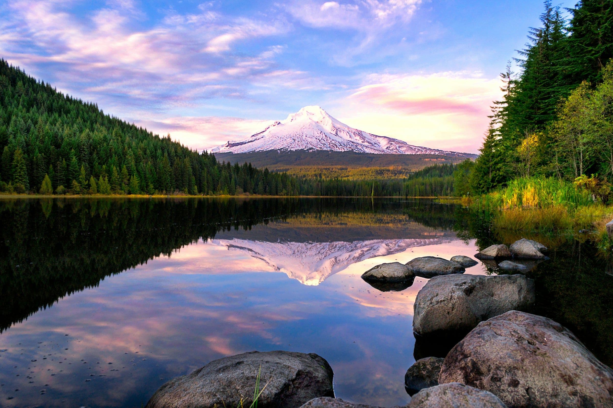 Popular moving destinations background image